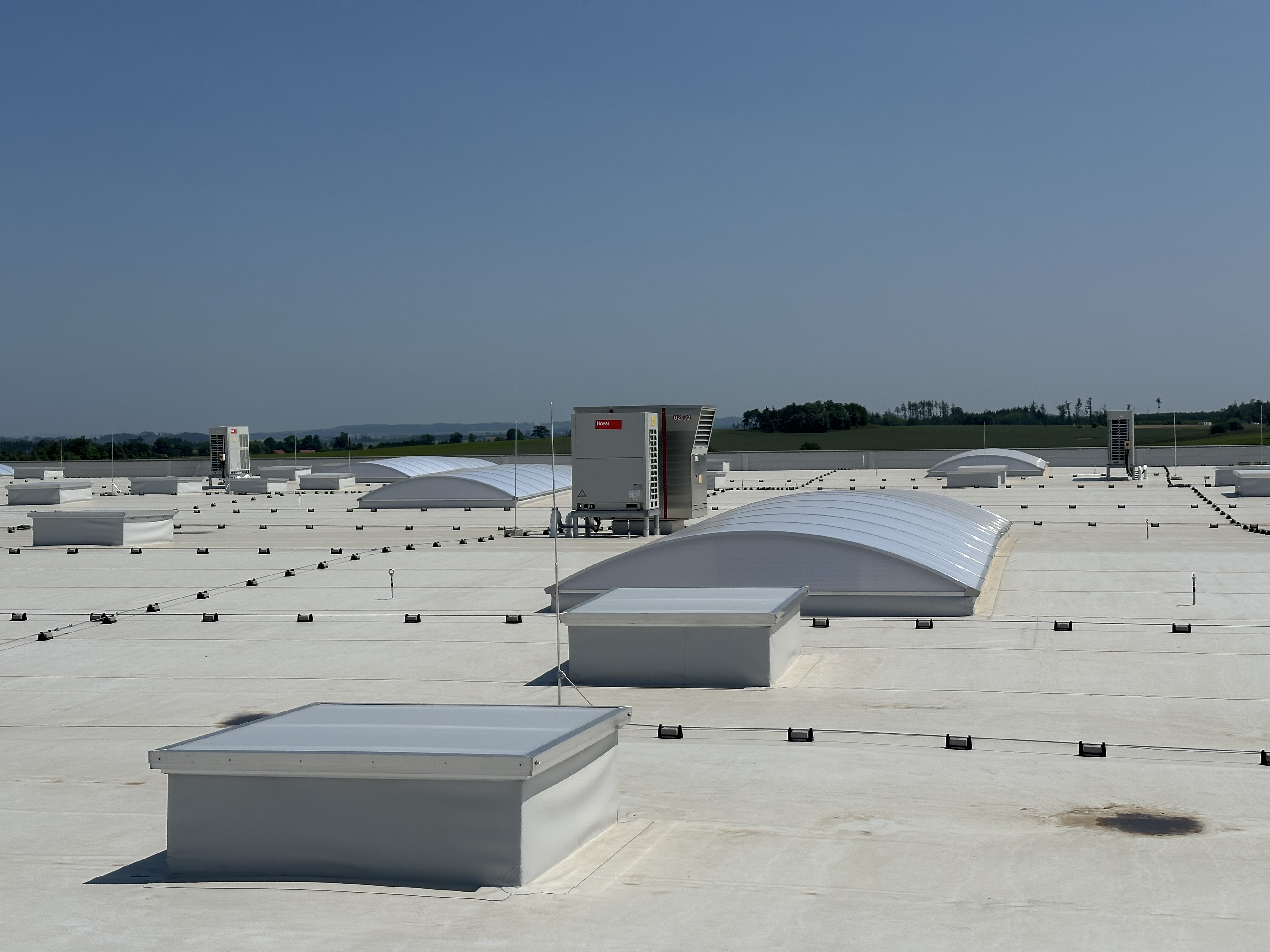 Pož&aacute;rn&iacute; bezpečnost staveb Kabelov&eacute; rozvody a fotovoltaick&eacute; syst&eacute;my